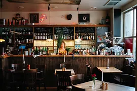 Taberna Zum Roten Bären Vista de la barra