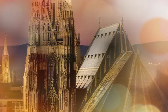 Imagen estilizada de la Catedral de San Esteban en Viena, con detalles del techo y la torre.