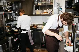 Cocineros trabajando