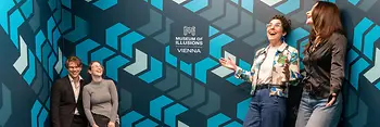 La Stanza di Ames con i visitatori al Museo delle Illusioni 