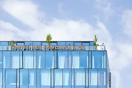 25 hours Hotel MuseumsQuartier from outside with neon lights "come as you are"