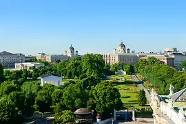 ブルク門、テセウス神殿、博物館