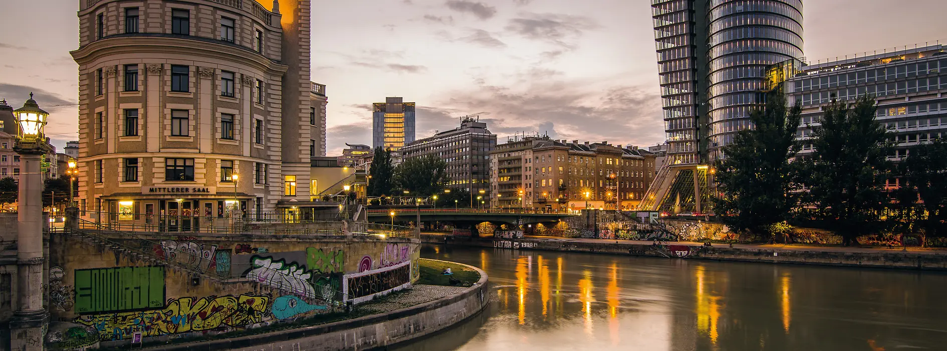 Veduta dell’Urania sul canale del Danubio