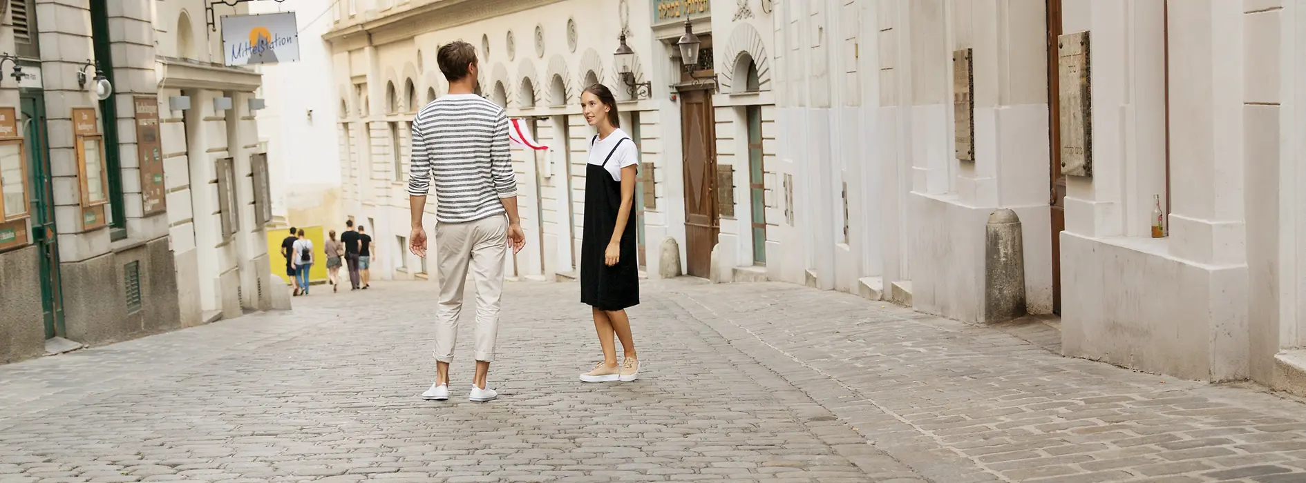 Homme et femme dans la vieille ville de Vienne
