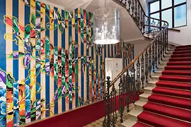 Eingangsbereich im Hotel Altstadt Vienna mit einem Kunstwerk von ZUK CLUB