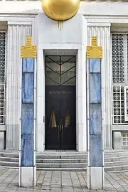 Portal des Bank Austria Kunstforums
