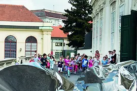bambini di fronte a Belvedere