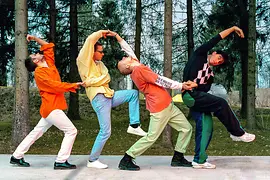 Los cuatro músicos de la banda Bilderbuch