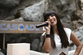 Cascade Bar im Vienna Marriott Hotel, Sängerin Caroline Kreutzberger