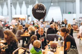 Mostra mercato del design Edelstoff, palloncino con la scritta “Edelstoff”
