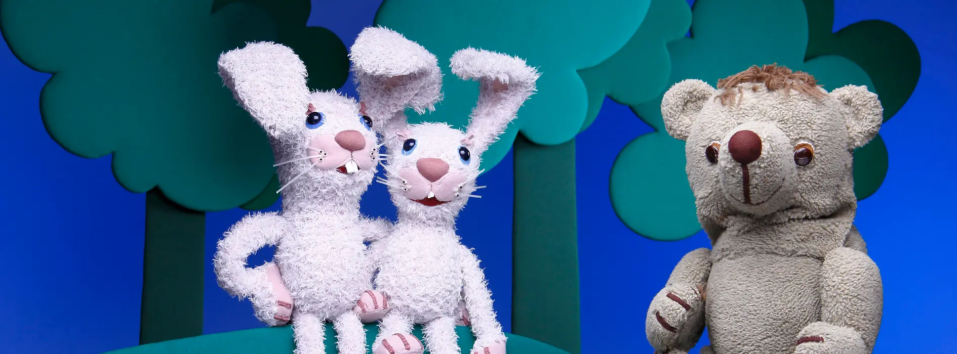 A bear and two rabbits in the Lilarum Puppet Theater