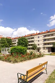 Karl Marx Hof, exterior view, park