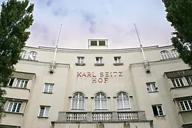 Social housing building, Karl-Seitz-Hof, exterior view
