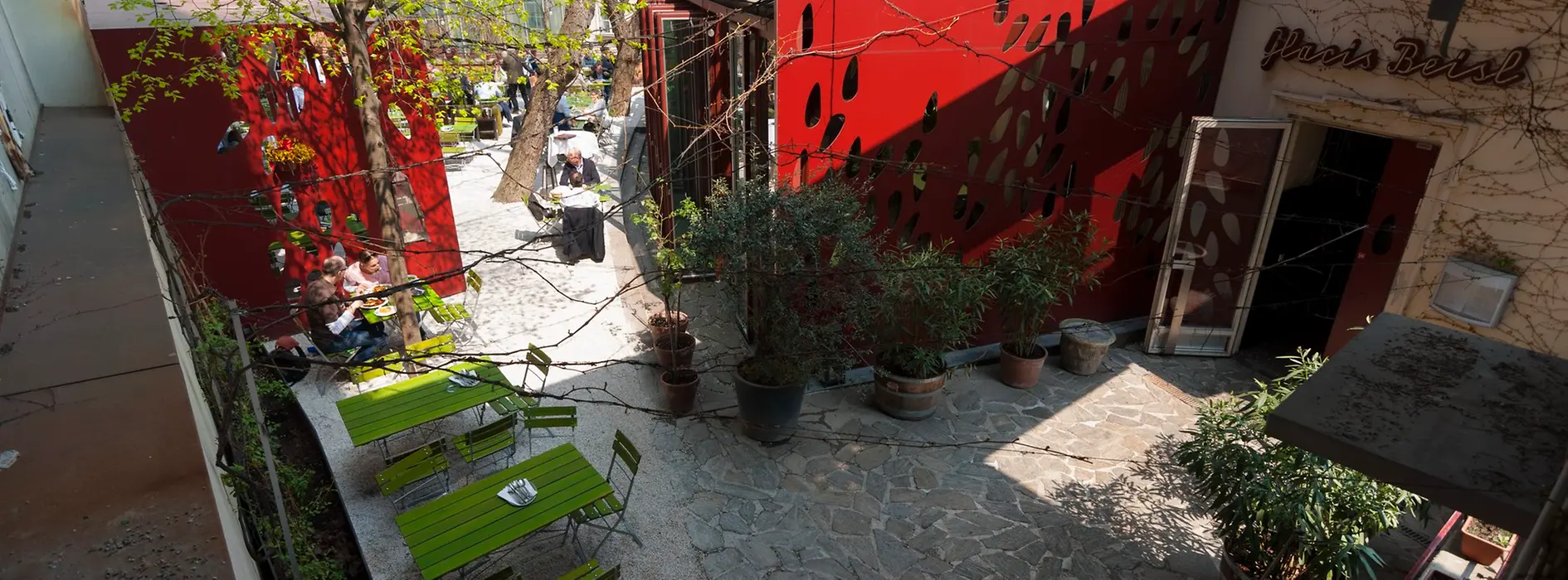 Glacis Beisl, exterior shot with a view of the outdoor dining area with guests 