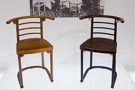 Chaises pour le cabaret la Chauve-souris de Josef Hoffmann, Vienne vers 1907