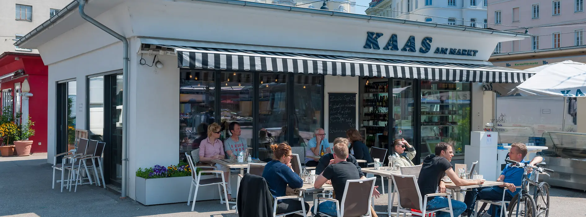 Guests in Kaas am Markt, exterior shot 
