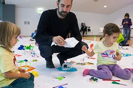 Children painting at MUMOK