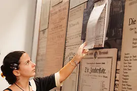 Mozarthaus, A woman looks at old posters