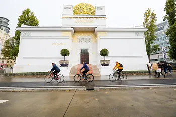 Ciclista ante la Secesión