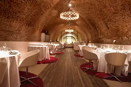 Restaurant Amador, interior view, set tables