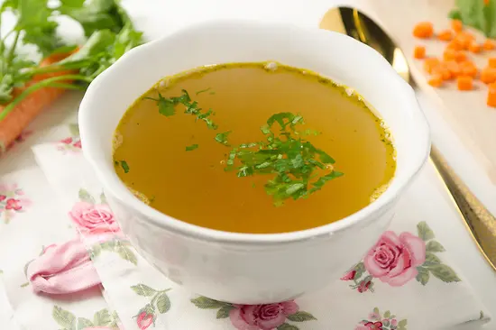 Klassische Wiener Rindsuppe mit diversen Einlagen