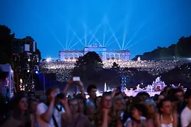 Bécsi Filharmonikusok, Nyáréjszakai koncert, Schönbrunn