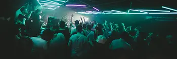 The Loft on Lerchenfelder Gürtel, interior shot with a view of the dance floor and guests 