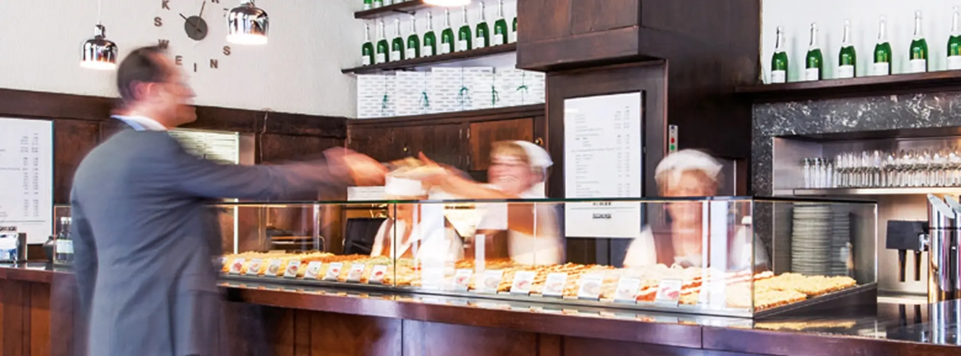 Canapés en el Trześniewski, barra 