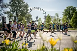Coureurs du Vienna City Marathon devant la Grande Roue