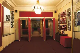 Vienna's English Theatre, Entree