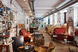 Kaffeehaus mit alten Möbeln