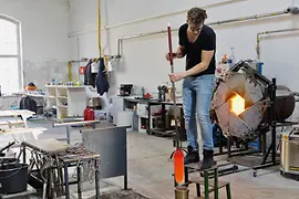Glashütte Comploj, Robert Comploj in his glass-blowing store