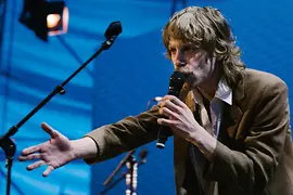 El cantante Voodoo Jürgens durante una actuación
