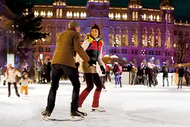 Primăria Vienei, vedere exterioară cu patinoarul mobil Wiener Eistraum 