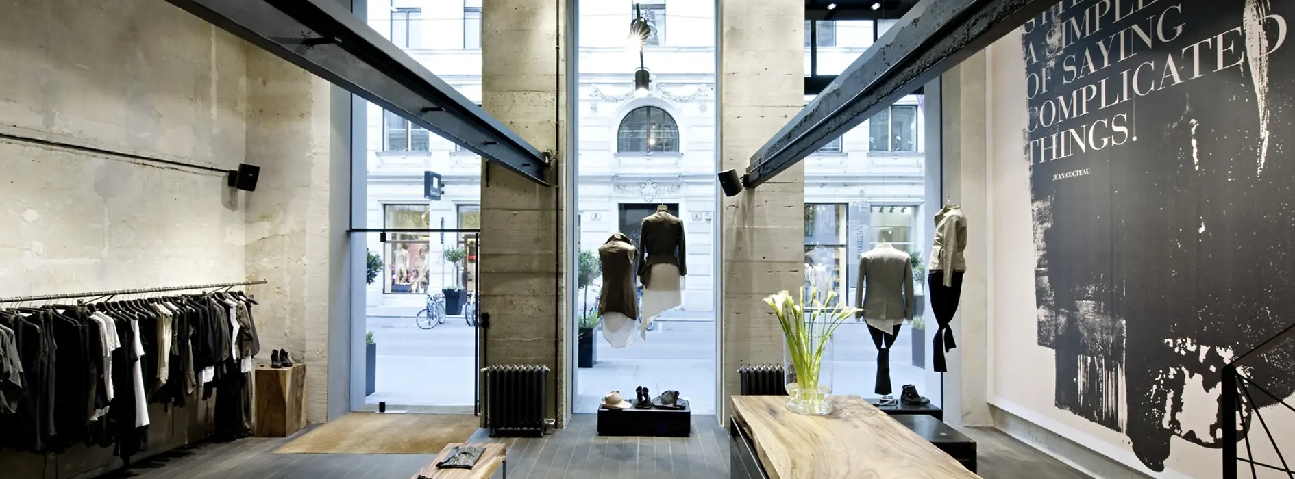 Wolfensson Vienna, spazio di vendita, tavoli