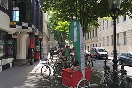 Mobile Tourist Info in front of Kunsthaus