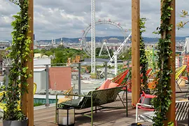 Zoku Vienna, Kindred Spirits Rooftop Bar, Terrasse, Aussicht auf den Prater