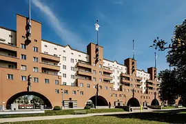 Karl Marx Hof, exterior view, park