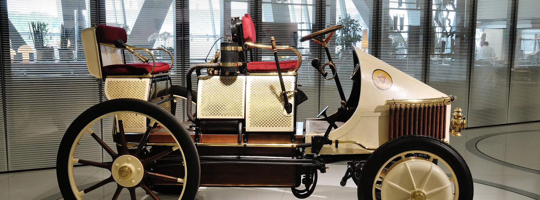 Hybrid car replica, Porsche Semper Vivus (year of construction 1900 )