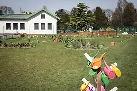 Augarten: Gartenschule, Gießkannen