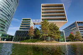 Bureaux dans le 2ème arrondissement au bord du lac artificiel, vue extérieure