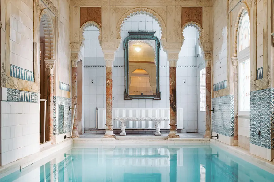 Historic pool with columns in the gay sauna Kaiserbründl