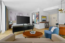 Hotelsuite mit Kunstwerken