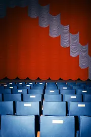 Gartenbaukino, Sitze