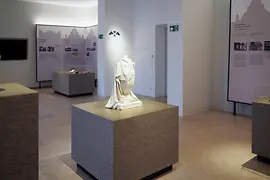 Выставка на еврейском кладбище Веринга
