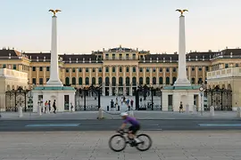 Palatul Schönbrunn, intrarea principală