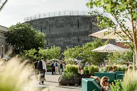Museum mumok at the Museumsquartier with greenery