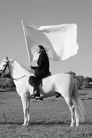 Marina Abramović, aus der Performance The Hero, 2001
